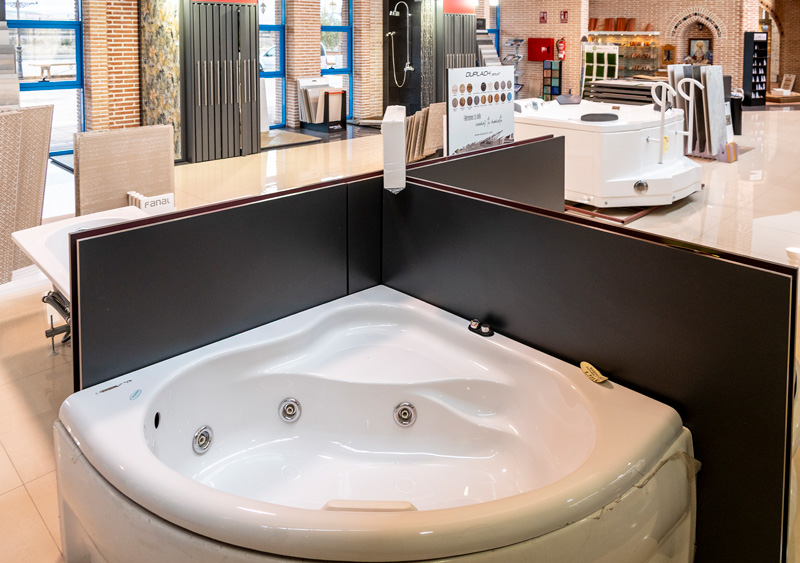 MACOSACRU-Inicio-10 Exposición de bañeras de hidromasaje